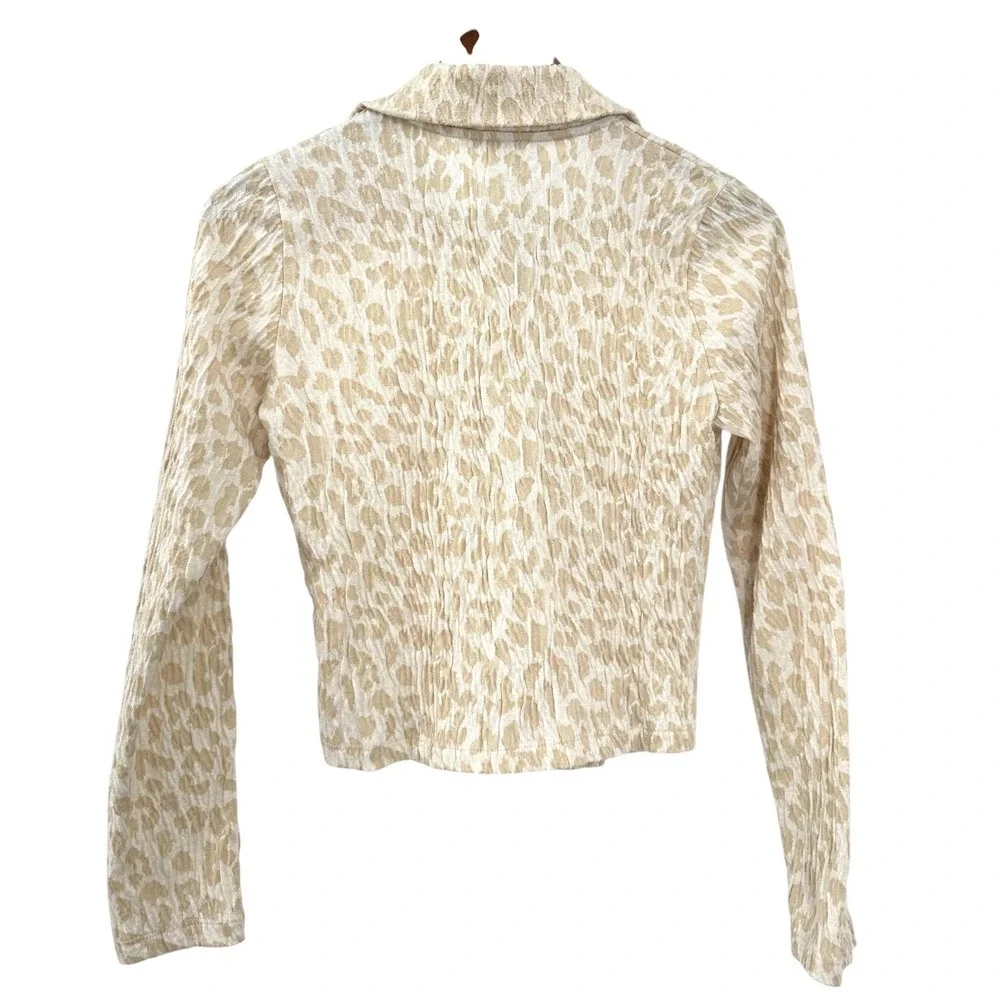 Zara Animal Print Crinkle Blouse Beige & White Long Sleeve Snap Collar Medium